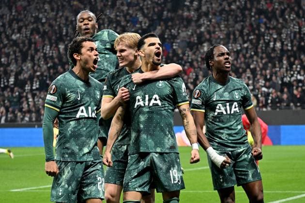 17.04.2025, xjhx, Fussball UEFA Europa League, Eintracht Frankfurt - Tottenham Hotspur v.l. Torjubel nach dem Tor zum celebrating the goal celebrate 0:1 durch Dominic Solanke of Tottenham Hotspur (DFL DFB REGULATIONS PROHIBIT ANY USE OF PHOTOGRAPHS as IMAGE SEQUENCES and or QUASI-VIDEO) Frankfurt am Main