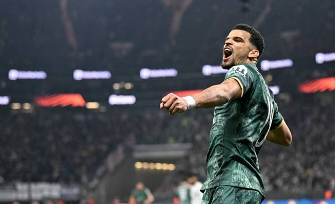 17.04.2025, xfux, Fussball UEFA Europa League, Eintracht Frankfurt - Tottenham Hotspur v.l. Dominic Solanke of Tottenham Hotspur Torschuetze Torschütze Torjubel, Jubel, Goal celebration, celebrate the goal zum 0:1 jubelnd bejubelt jubelt jubeln Jubel (DFL DFB REGULATIONS PROHIBIT ANY USE OF PHOTOGRAPHS as IMAGE SEQUENCES and or QUASI-VIDEO) Frankfurt am Main