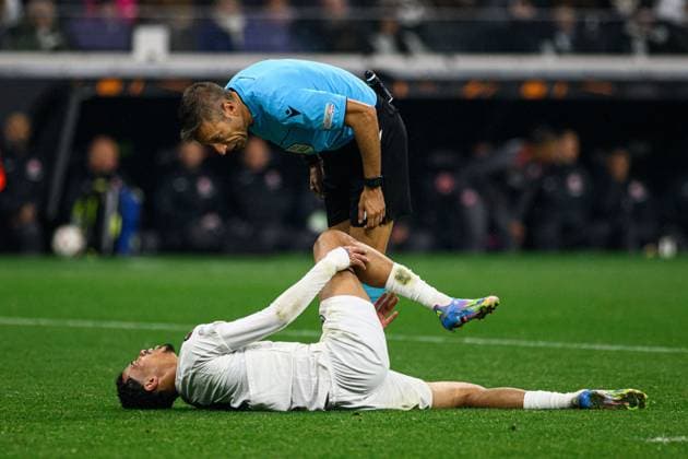 FRANKFURT, GERMANY - 17 APRIL, 2025: Hugo Ekitike, Referee, Filippo Meli - The UEFA Europa League football match between Eintracht Frankfurt vs Tottenham Hotspur F.C. at Deutsche Bank Park.  Copyright: xVitaliixKliuievx