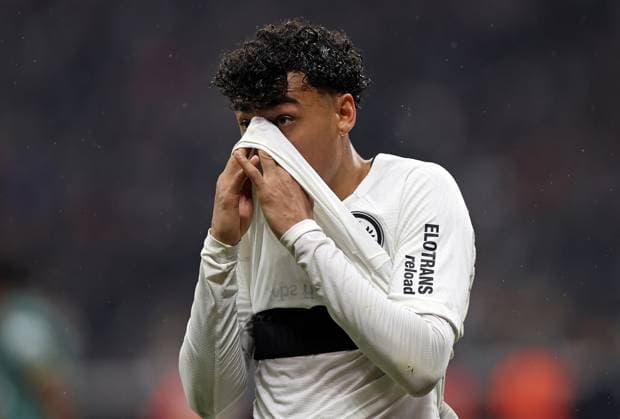 Sport Bilder des Tages 17.04.2025, xovx, Fussball UEFA Europa League, Eintracht Frankfurt - Tottenham Hotspur Nathaniel Brown (Eintracht Frankfurt) enttäuscht, enttäuscht schauend (DFL DFB REGULATIONS PROHIBIT ANY USE OF PHOTOGRAPHS as IMAGE SEQUENCES and or QUASI-VIDEO) emspor Frankfurt am Main
