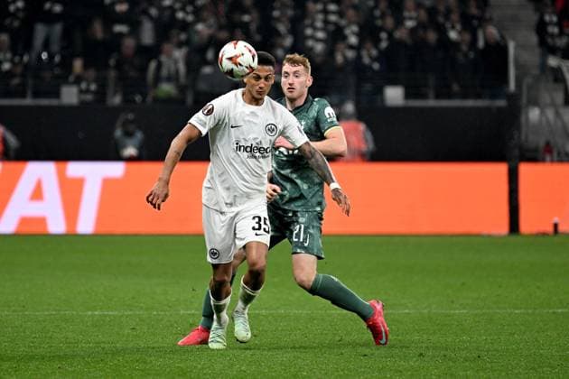 17.04.2025, xjhx, Fussball UEFA Europa League, Eintracht Frankfurt - Tottenham Hotspur v.l. Tuta (Eintracht Frankfurt) Dejan Kulusevski of Tottenham Hotspur Zweikampf, Aktion, action, battle for the ball (DFL DFB REGULATIONS PROHIBIT ANY USE OF PHOTOGRAPHS as IMAGE SEQUENCES and or QUASI-VIDEO) Frankfurt am Main