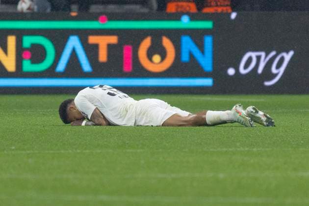 UEFA Europa League: Eintracht Frankfurt - Tottenham Hotspur, 17.04.2025 Tuta (Eintracht Frankfurt 35) am Boden nach Schlusspfiff, nac hdem Ausscheiden, Eintracht Frankfurt - Tottenham Hotspur, Frankfurt, Deutsche Bank Park, 17.4.2025 Copyright: xBEAUTIFULxSPORTS Gawlikx