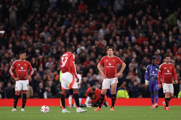 Manchester United, ManU v Olympique Lyonnais 17 April 2025 - UEFA Europa League - Quarter Final (2nd Leg) - Manchester United v Olympique Lyonnais - Harry Maguire of Manchester United and his teammates react to the third Lyon goal - Photo: Simon Stacpoole Offside. Manchester UK Copyright: xSimonxStacpoolexOffside