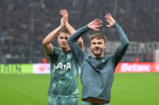 Fußball, UEFA Europa League, 20250417, SG Eintracht Frankfurt - Tottenham Hotspur. Im Bild James MADDISON (Tottenham, 10) Schlussjubel. Frankfurt Deutsche Bank Park Hessen Deutschland Copyright: Passion2Press MarkusxFischerx
