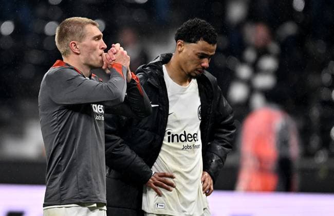 17.04.2025, xfux, Fussball UEFA Europa League, Eintracht Frankfurt - Tottenham Hotspur v.l. Rasmus Nissen Kristensen (Eintracht Frankfurt), Hugo Ekitike (Eintracht Frankfurt) enttaeuscht, enttaeuscht schauend, dissapointed (DFL DFB REGULATIONS PROHIBIT ANY USE OF PHOTOGRAPHS as IMAGE SEQUENCES and or QUASI-VIDEO) Frankfurt am Main