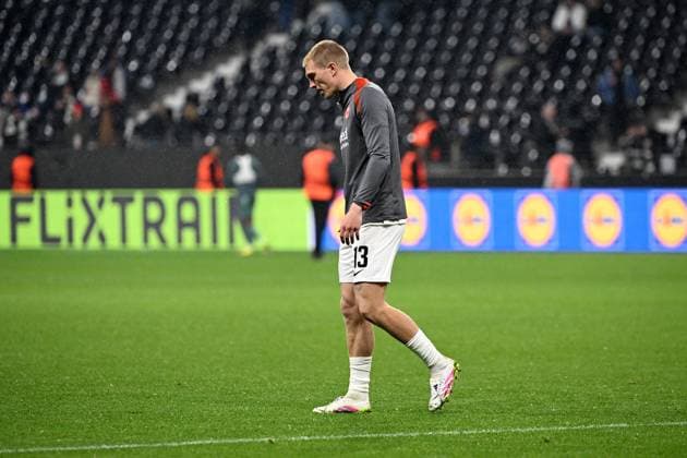 17.04.2025, xjhx, Fussball UEFA Europa League, Eintracht Frankfurt - Tottenham Hotspur v.l. Rasmus Kristensen (Eintracht Frankfurt) Enttäuscht, traurig, frustriert (DFL DFB REGULATIONS PROHIBIT ANY USE OF PHOTOGRAPHS as IMAGE SEQUENCES and or QUASI-VIDEO) Frankfurt am Main