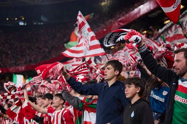 April 17, 2025, Bilbao, Vizcaya, SPAIN: Supporters of Athletic Club reacts during the UEFA Europa League match between Athletic Club and Rangers FC at San Mames on April 17, 2025, in Bilbao, Spain. Bilbao SPAIN - ZUMAa181 20250417_zaa_a181_153 Copyright: xRicardoxLarreinax