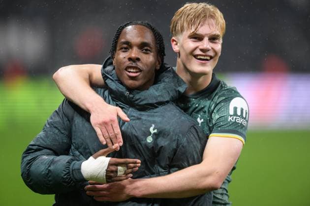 Fußball, UEFA Europa League, 20250417, SG Eintracht Frankfurt - Tottenham Hotspur. Im Bild v.l. Mathys TEL (Tottenham, 11), Lucas BERGVALL (Tottenham, 15) Schlussjubel. Frankfurt Deutsche Bank Park Hessen Deutschland Copyright: Passion2Press MarkusxFischerx