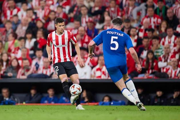 April 17, 2025, Bilbao, Vizcaya, SPAIN: Gorka Guruzeta of Athletic Club competes for the ball with John Souttar of Rangers FC during the UEFA Europa League match between Athletic Club and Rangers FC at San Mames on April 17, 2025, in Bilbao, Spain. Bilbao SPAIN - ZUMAa181 20250417_zaa_a181_156 Copyright: xRicardoxLarreinax