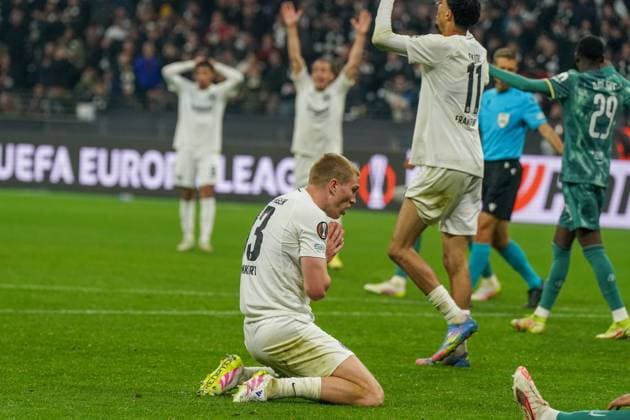 Fussball UEFA Europa League 2024 2025, Viertelfinale (Rückspiel) - Eintracht Frankfurt vs. Tottenham Hotspur - Deutsche-Bank-Park (Frankfurt): Rasmus Kristensen (Eintracht Frankfurt, 13) am Boden, Eintracht verliert 0:1 und scheidet damit aus. Copyright: xJOERANxSTEINSIEKx