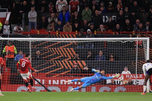 Manchester United, ManU v Olympique Lyonnais 17 April 2025 - UEFA Europa League - Quarter Final (2nd Leg) - Manchester United v Olympique Lyonnais - Bruno Fernandes of Manchester United scores the third goal for his team with a penalty kick - Photo: Simon Stacpoole Offside. Manchester UK Copyright: xSimonxStacpoolexOffside