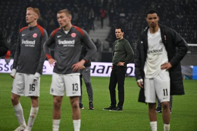 17.04.2025, xjhx, Fussball UEFA Europa League, Eintracht Frankfurt - Tottenham Hotspur v.l. Trainer Dino Toppmöller Toppmoeller (Eintracht Frankfurt) Enttäuscht, traurig, frustriert (DFL DFB REGULATIONS PROHIBIT ANY USE OF PHOTOGRAPHS as IMAGE SEQUENCES and or QUASI-VIDEO) Frankfurt am Main
