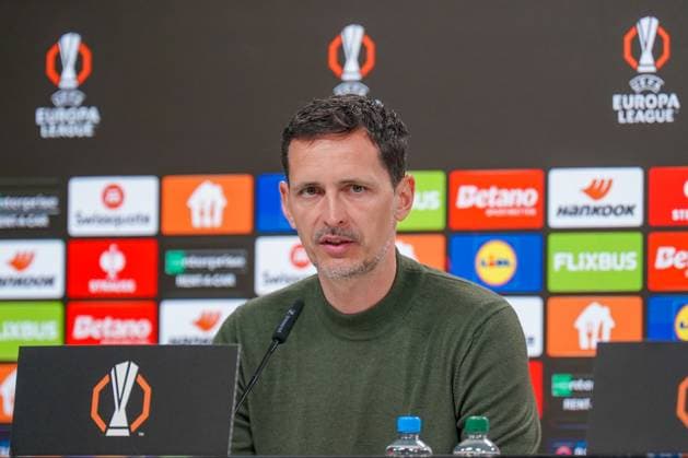 Fussball UEFA Europa League 2024 2025, Viertelfinale (Rückspiel) - Eintracht Frankfurt vs. Tottenham Hotspur - Deutsche-Bank-Park (Frankfurt): Dino Toppmöller Dino Toppmoeller (Trainer, Eintracht Frankfurt) Pressekonferenz, Medien Copyright: xJOERANxSTEINSIEKx