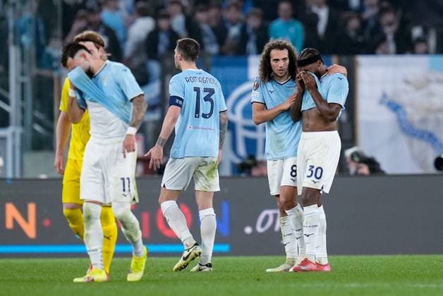 S.S. Lazio v FK Bodo Glimt - UEFA Europa League 2024 25 Quarter Final Second Leg Nuno Tavares of SS Lazio leaves the pitch crying after injury during the UEFA Europa League 2024 25 Quarter Final Second Leg match between S.S. Lazio and FK Bodo Glimt at Stadio Olimpico on April 17, 2025 in Rome, Italy. Rome Stadio Olimpico Rome Italy Copyright: xGiuseppexMaffiax UEL_Lazio-BodoGlimt_170425_BRU6885