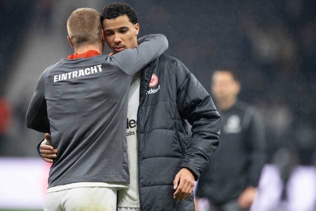 Frankfurter Spieler enttaeuscht, enttäuscht, Enttäuschung, Enttaeuschung Rasmus KRISTENSEN (F) und Hugo EKITIKE (F) Fussball Europa League Eintracht Frankfurt - Tottenham Hotspur Viertelfinale, Round of 8, am 17.04.2025, DEUTSCHE BANK PARK 0-1 Â