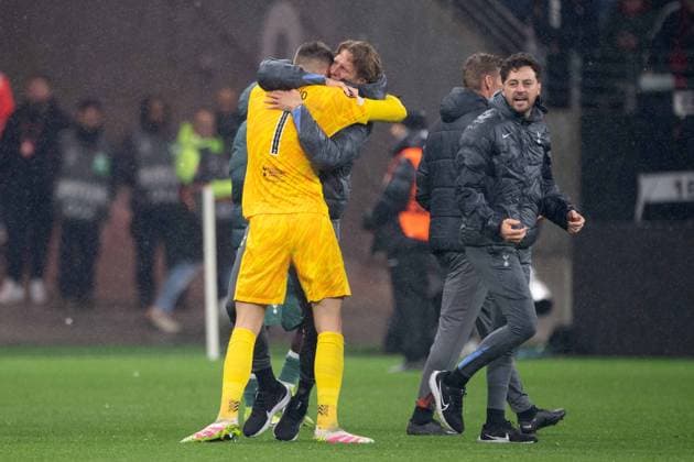 Schlussjubel Tottenham, Torwart Guglielmo VICARIO (Tottenham) Fussball Europa League Eintracht Frankfurt - Tottenham Hotspur Viertelfinale, Round of 8, am 17.04.2025, DEUTSCHE BANK PARK 0-1 Â