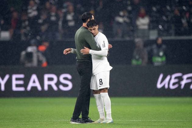Frankfurter Spieler enttaeuscht, enttäuscht, Enttäuschung, Enttaeuschung Trainer Dino TOPPMOELLER (F) , Fares CHAIBI (F) Fussball Europa League Eintracht Frankfurt - Tottenham Hotspur Viertelfinale, Round of 8, am 17.04.2025, DEUTSCHE BANK PARK 0-1 Â