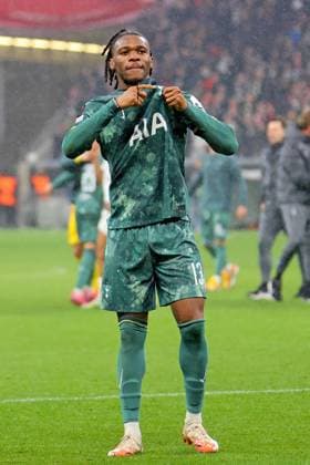 Frankfurt, Deutschland 17. April 2025: Europa League - 1 4 Finale - 2024 2025 - Eintracht Frankfurt vs. Tottenham Hotspur Im Bild: Destiny Udogie (Tottenham) feiert den Einzug ins Halbfinale. Deutsche Bank Park Hessen Copyright: xFotostandx xRacochax