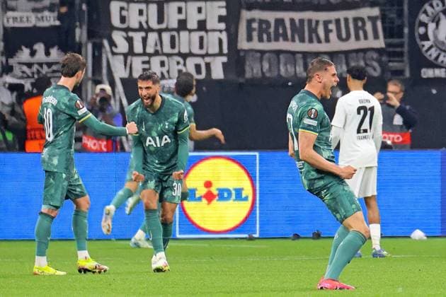 Frankfurt, Deutschland 17. April 2025: Europa League - 1 4 Finale - 2024 2025 - Eintracht Frankfurt vs. Tottenham Hotspur Im Bild: Die Spieler von Tottenham freuen sich ueber das Tor zum 0:1. Deutsche Bank Park Hessen Copyright: xFotostandx xRacochax
