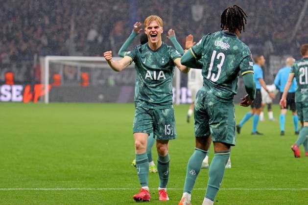 Frankfurt, Deutschland 17. April 2025: Europa League - 1 4 Finale - 2024 2025 - Eintracht Frankfurt vs. Tottenham Hotspur Im Bild: Lucas Bergvall (Tottenham) feiert ausgelassen den Einzug ins Halbfinale. Deutsche Bank Park Hessen Copyright: xFotostandx xRacochax