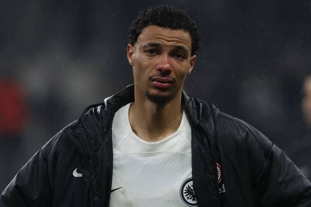 2025.04.17 xJAx Fussball Europa League Viertelfinale Rückspiel 2024 25 Eintracht Frankfurt - Tottenham Hotspur v.l., Hugo Ekitike (Eintracht Frankfurt) weinte nach Spielende, enttaeuscht, enttaeuscht schauend, dissapointed, traurig, frustiert, frust, gefrustet (DFL DFB REGULATIONS PROHIBIT ANY USE OF PHOTOGRAPHS as IMAGE SEQUENCES and or QUASI-VIDEO) Copyright: JoaquimxFerreira