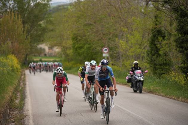 The pack rides during the Giro d™Abruzzo, final stage from Corropoli to Isola del Gran Sasso (Santuario di San Gabriele (164 km) - Abruzzo, Italy - Friday, April 18, 2025. - cycling .  Copyright: xMarcoxAlpozzi LaPressex