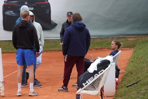 18.04.2025, BMW Open MTTC Iphitos ATP, Tennis Herren Tour 500, Muenchen, Tennis, im Bild: Alexander Zverev (GER) mit sein Staff