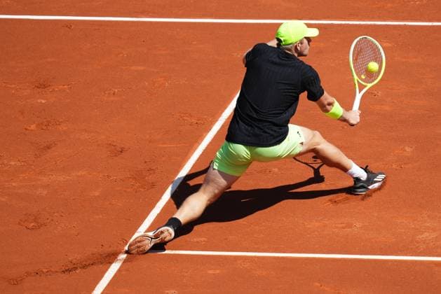 ESP: Barcelona Open Banc Sabadell 2025. Round of 16. Barcelona, Spain, Barcelona Open Banc Sabadell 2025, ATP, Tennis Herren 500 match, Quarter-Finals between Karen Khachanov and Alejandro Davidovich Fokina, Real Club de Tenis Barcelona, Barcelona, Spain, 18 abril 2025. Copyright: xBaguxBlancox xPRESSINPHOTOx PS_240418_GODO_QUARTERS_331