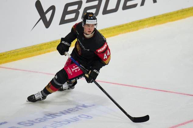 Joshua Samanski Nr.44 of Germany in the match GERMANY - CZECH REPUBLIC 0-7 Friendly match DEB Ice hockey, Eishockey World Championship, WM, Weltmeisterschaft 2025 preparation in Regensburg Germany, Apr 10, 2025, Season 2024 2025, Tschechische Republik, Tschechien,