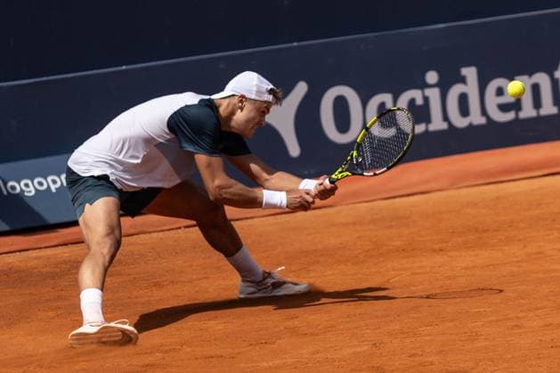 April 18, 2025, Barcelona, Barcelona, Spain: Holger Rune of Denmark during the quarterfinals between Casper Ruud of Norway on Barcelona Open Banc Sabadell Trofeo Conde de Godo on April 18, 2025 in Barcelona, Spain. Barcelona Spain - ZUMAs316 20250418_znp_s316_025 Copyright: xMartixSeguraxRamonedax