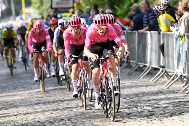 Brabantse Pijl 2025 cycling race OVERIJSE, BELGIUM - APRIL 18 : riders of Ef Education-Easypost during the Men Elite UCI 1.Pro 65th Flanders Classics Brabantse Pijl cycling race with start in Beersel and finish in Overijse (175,4 km) on April 18, 2025 in Overijse, Belgium, 18 04 2025 ( Motordriver Kenny Verfaillie & Overijse Belgium  Copyright: xNicoxVereeckenx