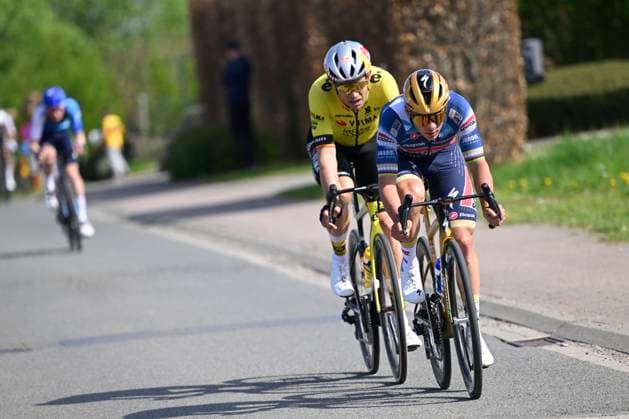 Brabantse Pijl 2025 cycling race OVERIJSE, BELGIUM - APRIL 18 : Van Aert Wout (BEL) of Team Visma - Lease a Bike, Evenepoel Remco (BEL) of Soudal - Quick Step during the Men Elite UCI 1.Pro 65th Flanders Classics Brabantse Pijl cycling race with start in Beersel and finish in Overijse (175,4 km) on April 18, 2025 in Overijse, Belgium, 18 04 2025 ( Motordriver Kenny Verfaillie & Overijse Belgium  Copyright: xNicoxVereeckenx