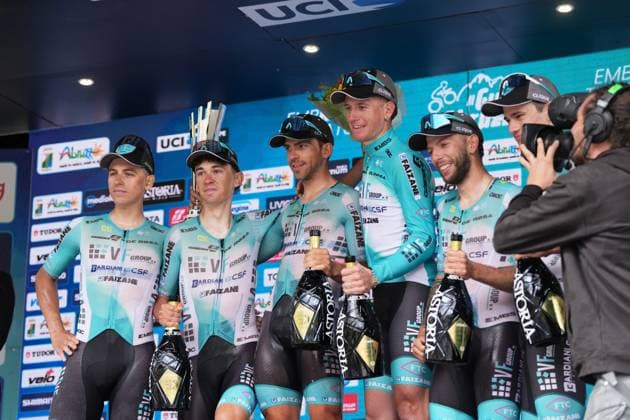 Team Vf Group Bardianicsf-Faizane on the podium during the Giro d™Abruzzo, final stage from Corropoli to Isola del Gran Sasso (Santuario di San Gabriele (164 km) - Abruzzo, Italy - Friday, April 18, 2025. - cycling .  Copyright: xMassimoxPaolone LaPressex