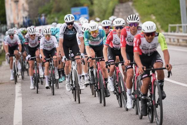 The pack rides during the Giro d™Abruzzo, stage from Corropoli to Isola del Gran Sasso (Santuario di San Gabriele (164 km) - Abruzzo - Friday, April 18, 2025. - cycling .  Copyright: xMarcoxAlpozzi LaPressex