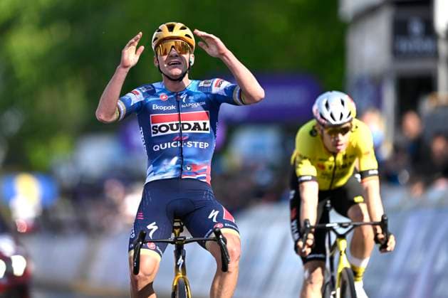 Brabantse Pijl 2025 cycling race OVERIJSE, BELGIUM - APRIL 18 : Evenepoel Remco (BEL) of Soudal - Quick Step wins and Van Aert Wout (BEL) of Team Visma - Lease a Bike during the Men Elite UCI 1.Pro 65th Flanders Classics Brabantse Pijl cycling race with start in Beersel and finish in Overijse (175,4 km) on April 18, 2025 in Overijse, Belgium, 18 04 2025 ( Motordriver Kenny Verfaillie & Overijse Belgium  Copyright: xJanxDexMeuleneirx