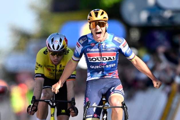Brabantse Pijl 2025 cycling race OVERIJSE, BELGIUM - APRIL 18 : Evenepoel Remco (BEL) of Soudal - Quick Step wins and Van Aert Wout (BEL) of Team Visma - Lease a Bike during the Men Elite UCI 1.Pro 65th Flanders Classics Brabantse Pijl cycling race with start in Beersel and finish in Overijse (175,4 km) on April 18, 2025 in Overijse, Belgium, 18 04 2025 ( Motordriver Kenny Verfaillie & Overijse Belgium  Copyright: xJanxDexMeuleneirx
