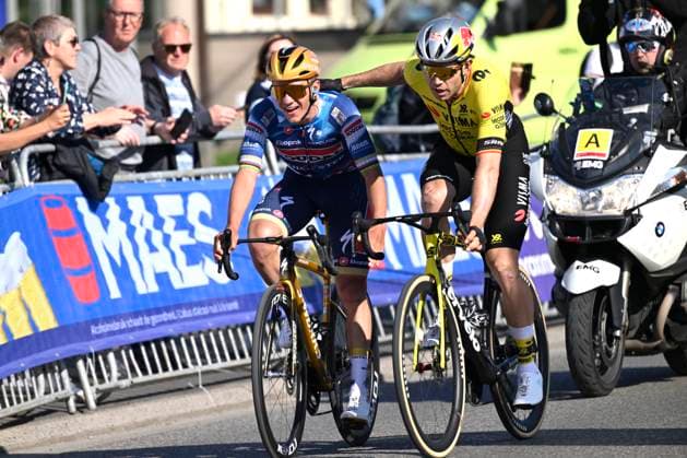 Brabantse Pijl 2025 cycling race OVERIJSE, BELGIUM - APRIL 18 : Evenepoel Remco (BEL) of Soudal - Quick Step wins and Van Aert Wout (BEL) of Team Visma - Lease a Bike during the Men Elite UCI 1.Pro 65th Flanders Classics Brabantse Pijl cycling race with start in Beersel and finish in Overijse (175,4 km) on April 18, 2025 in Overijse, Belgium, 18 04 2025 ( Motordriver Kenny Verfaillie & Overijse Belgium  Copyright: xNicoxVereeckenx