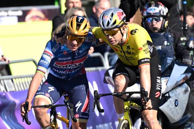 Brabantse Pijl 2025 cycling race OVERIJSE, BELGIUM - APRIL 18 : Evenepoel Remco (BEL) of Soudal - Quick Step wins and Van Aert Wout (BEL) of Team Visma - Lease a Bike during the Men Elite UCI 1.Pro 65th Flanders Classics Brabantse Pijl cycling race with start in Beersel and finish in Overijse (175,4 km) on April 18, 2025 in Overijse, Belgium, 18 04 2025 ( Motordriver Kenny Verfaillie & Overijse Belgium  Copyright: xNicoxVereeckenx
