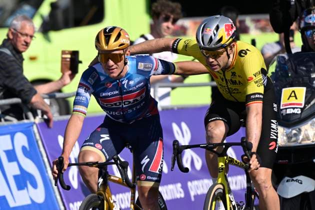 Brabantse Pijl 2025 cycling race OVERIJSE, BELGIUM - APRIL 18 : Evenepoel Remco (BEL) of Soudal - Quick Step wins and Van Aert Wout (BEL) of Team Visma - Lease a Bike during the Men Elite UCI 1.Pro 65th Flanders Classics Brabantse Pijl cycling race with start in Beersel and finish in Overijse (175,4 km) on April 18, 2025 in Overijse, Belgium, 18 04 2025 ( Motordriver Kenny Verfaillie & Overijse Belgium  Copyright: xNicoxVereeckenx
