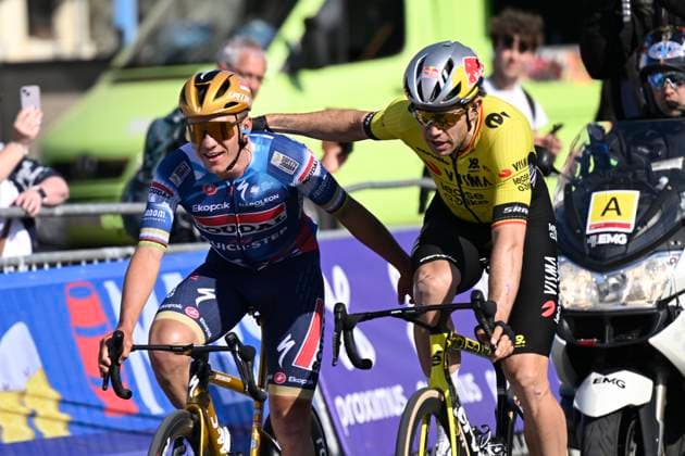 Brabantse Pijl 2025 cycling race OVERIJSE, BELGIUM - APRIL 18 : Evenepoel Remco (BEL) of Soudal - Quick Step wins and Van Aert Wout (BEL) of Team Visma - Lease a Bike during the Men Elite UCI 1.Pro 65th Flanders Classics Brabantse Pijl cycling race with start in Beersel and finish in Overijse (175,4 km) on April 18, 2025 in Overijse, Belgium, 18 04 2025 ( Motordriver Kenny Verfaillie & Overijse Belgium  Copyright: xNicoxVereeckenx