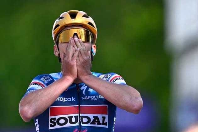 Bilder des Jahres 2025, Sport 04 April Sport Bilder des Tages Brabantse Pijl 2025 cycling race OVERIJSE, BELGIUM - APRIL 18 : Evenepoel Remco (BEL) of Soudal - Quick Step wins during the Men Elite UCI 1.Pro 65th Flanders Classics Brabantse Pijl cycling race with start in Beersel and finish in Overijse (175,4 km) on April 18, 2025 in Overijse, Belgium, 18 04 2025 ( Motordriver Kenny Verfaillie & Overijse Belgium  Copyright: xJanxDexMeuleneirx