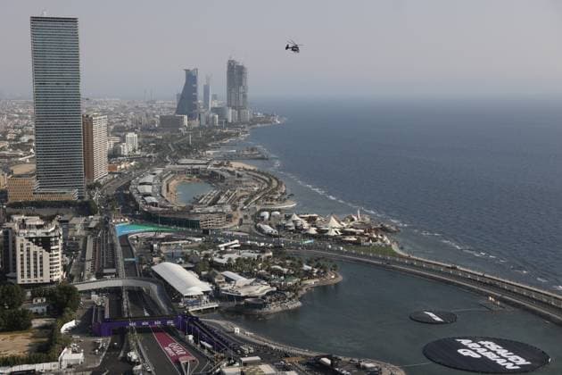 F1 Saudi Arabian Grand Prix 2025 Practice 1 A view during first practice ahead of the Formula 1 Saudi Arabian Grand Prix at Jeddah Corniche Circuit in Jeddah, Saudi Arabia on April 18, 2025. Jeddah Saudi Arabia  Copyright: xJakubxPorzyckix originalFilename:porzycki-f1saudia250418_nph1O.jpg