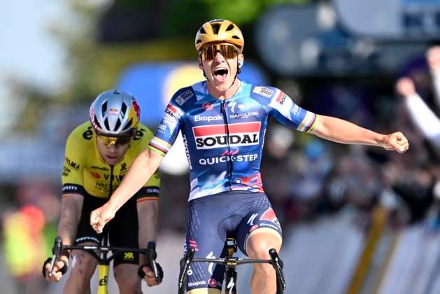 Brabantse Pijl 2025 cycling race OVERIJSE, BELGIUM - APRIL 18 : Evenepoel Remco (BEL) of Soudal - Quick Step wins and Van Aert Wout (BEL) of Team Visma - Lease a Bike during the Men Elite UCI 1.Pro 65th Flanders Classics Brabantse Pijl cycling race with start in Beersel and finish in Overijse (175,4 km) on April 18, 2025 in Overijse, Belgium, 18 04 2025 ( Motordriver Kenny Verfaillie & Overijse Belgium  Copyright: xJanxDexMeuleneirx