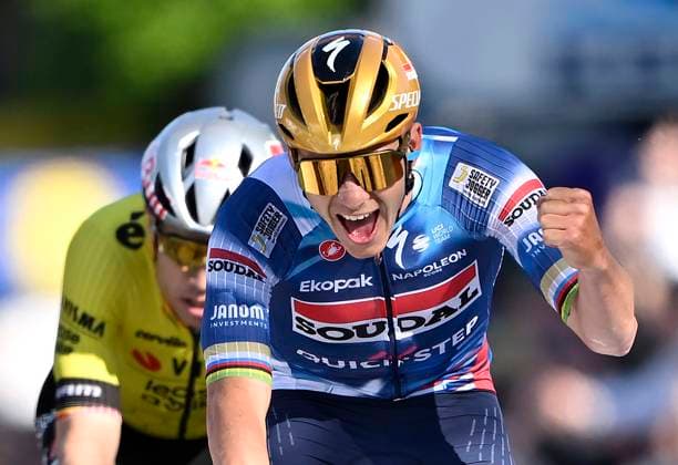 Brabantse Pijl 2025 cycling race OVERIJSE, BELGIUM - APRIL 18 : Evenepoel Remco (BEL) of Soudal - Quick Step wins and Van Aert Wout (BEL) of Team Visma - Lease a Bike during the Men Elite UCI 1.Pro 65th Flanders Classics Brabantse Pijl cycling race with start in Beersel and finish in Overijse (175,4 km) on April 18, 2025 in Overijse, Belgium, 18 04 2025 ( Motordriver Kenny Verfaillie & Overijse Belgium  Copyright: xJanxDexMeuleneirx