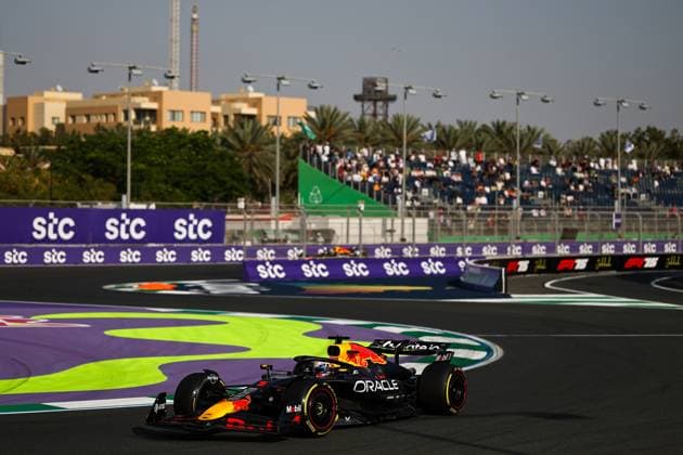 F1 Grand Prix Of Saudi Arabia: Practice Max Verstappen of the Netherlands drives the (1) Oracle Red Bull Racing RB21 during the first practice ahead of the F1 Grand Prix of Saudi Arabia at Jeddah Corniche Circuit in Jeddah, Saudi Arabia, on April 18, 2025. Jeddah Mecca Saudi Arabia  Copyright: xPaddockerx originalFilename:paddocker-f1grandp250418_npO3f.jpg