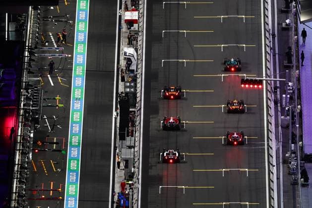 F1 Saudi Arabian Grand Prix 2025 Practice 2 Cars on grid during second practice ahead of the Formula 1 Saudi Arabian Grand Prix at Jeddah Corniche Circuit in Jeddah, Saudi Arabia on April 18, 2025. Jeddah Saudi Arabia  Copyright: xJakubxPorzyckix originalFilename:porzycki-f1saudia250418_npvjr.jpg