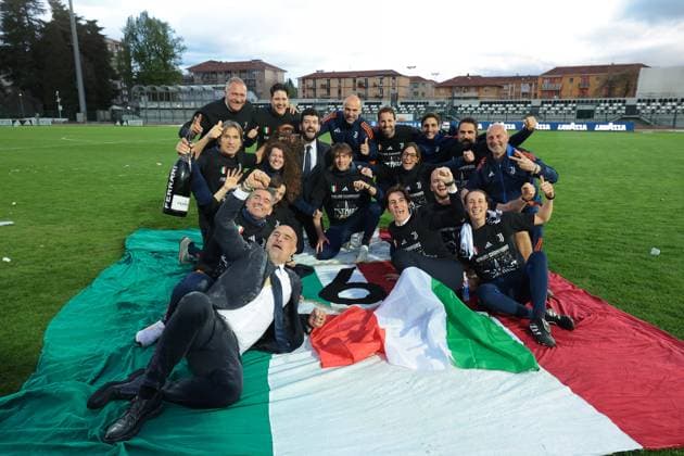 Biella, Italy, 18th April 2025. Massimiliano Canzi Head coach of Juventus celebrates the club™s 6th league title with his staff following the Juventus Women vs AC Milan Women Serie A Femminile match at Stadio Vittorio Pozzo, Biella. Picture credit should read: Jonathan Moscrop Sportimage EDITORIAL USE ONLY. No use with unauthorised audio, video, data, fixture lists, club league logos or live services. Online in-match use limited to 120 images, no video emulation. No use in betting, games or single club league player publications. SPI_061_JM_JUVE_MILAN_FEMM_ SPI-3835-0061