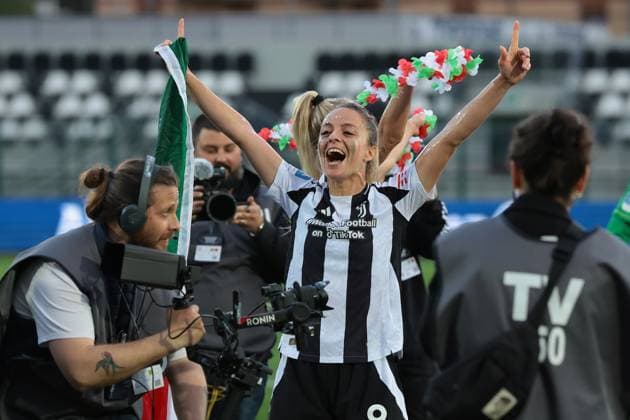Biella, Italy, 18th April 2025. Martina Rosucci of Juventus celebrates the club™s sixth league title following the Juventus Women vs AC Milan Women Serie A Femminile match at Stadio Vittorio Pozzo, Biella. Picture credit should read: Jonathan Moscrop Sportimage EDITORIAL USE ONLY. No use with unauthorised audio, video, data, fixture lists, club league logos or live services. Online in-match use limited to 120 images, no video emulation. No use in betting, games or single club league player publications. SPI_077_JM_JUVE_MILAN_FEMM_ SPI-3835-0077