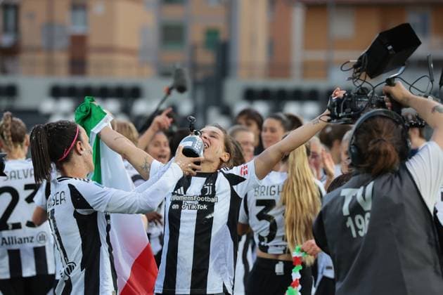 Biella, Italy, 18th April 2025. Barbara Bonansea and Cristiana Girelli of Juventus celebrate the club™s sixth league title following the Juventus Women vs AC Milan Women Serie A Femminile match at Stadio Vittorio Pozzo, Biella. Picture credit should read: Jonathan Moscrop Sportimage EDITORIAL USE ONLY. No use with unauthorised audio, video, data, fixture lists, club league logos or live services. Online in-match use limited to 120 images, no video emulation. No use in betting, games or single club league player publications. SPI_079_JM_JUVE_MILAN_FEMM_ SPI-3835-0079