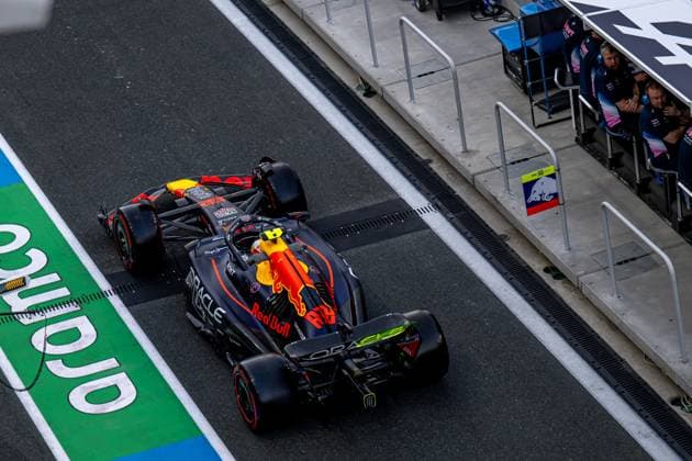 JEDDAH CORNICHE CIRCUIT, SAUDI ARABIA - APRIL 18: Yuki Tsunoda, Red Bull Racing RB21 from Japan during the Saudi Arabian Grand Prix at Jeddah Corniche Circuit on Friday April 18, 2025 in Jeddah, Saudi Arabia (Photo by Michael Potts BSR Agency)